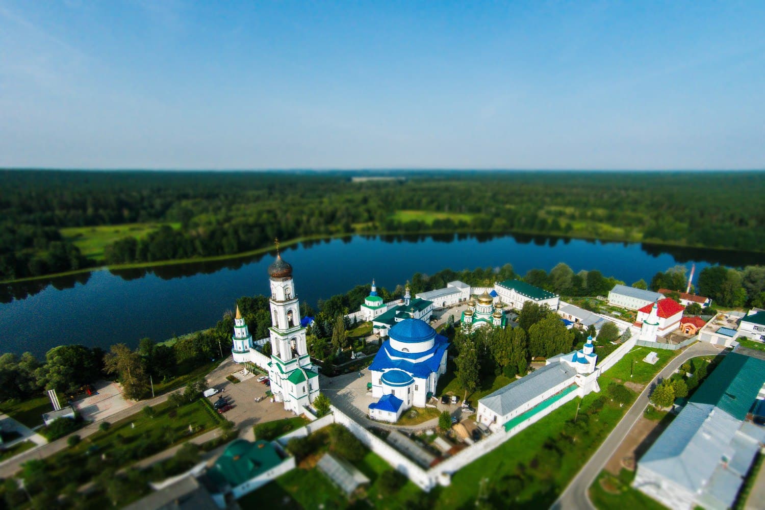 Раифский монастырь с фотостопом у Храма всех религий